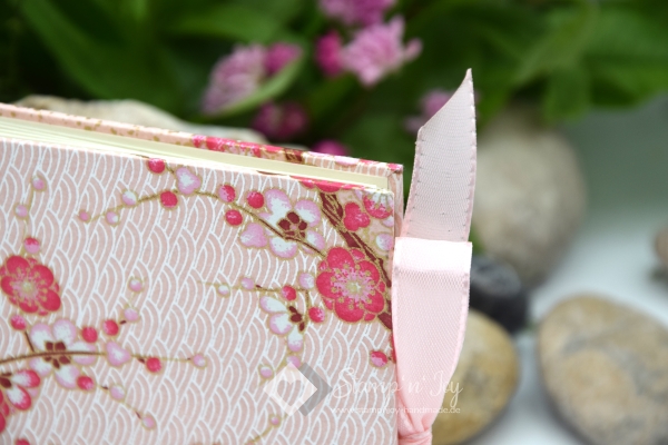 Leporello Album ca. 19,0x12,5x3,0 cm mit Verschlussschleife | Einband Japanpapier Chiyogami Blüten | rosa/ pink | Art. Nr. 97210301